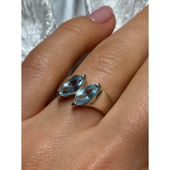 925 Sterling Silver Topaz Ring Size 6