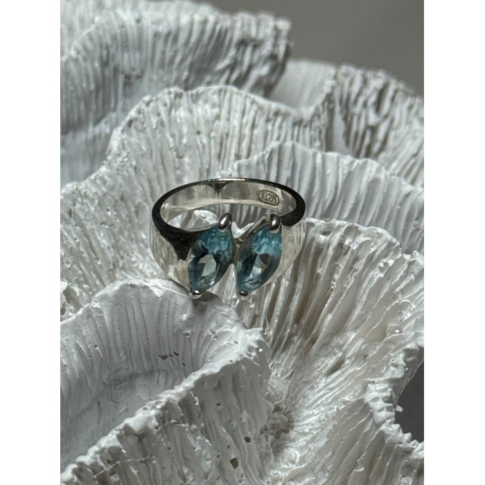 925 Sterling Silver Topaz Ring Size 6