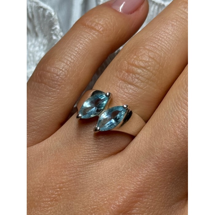 925 Sterling Silver Topaz Ring Size 6