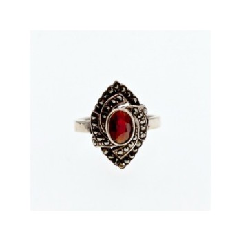 925 Sterling Silver Garnet & Marcasites Ring Size 7
