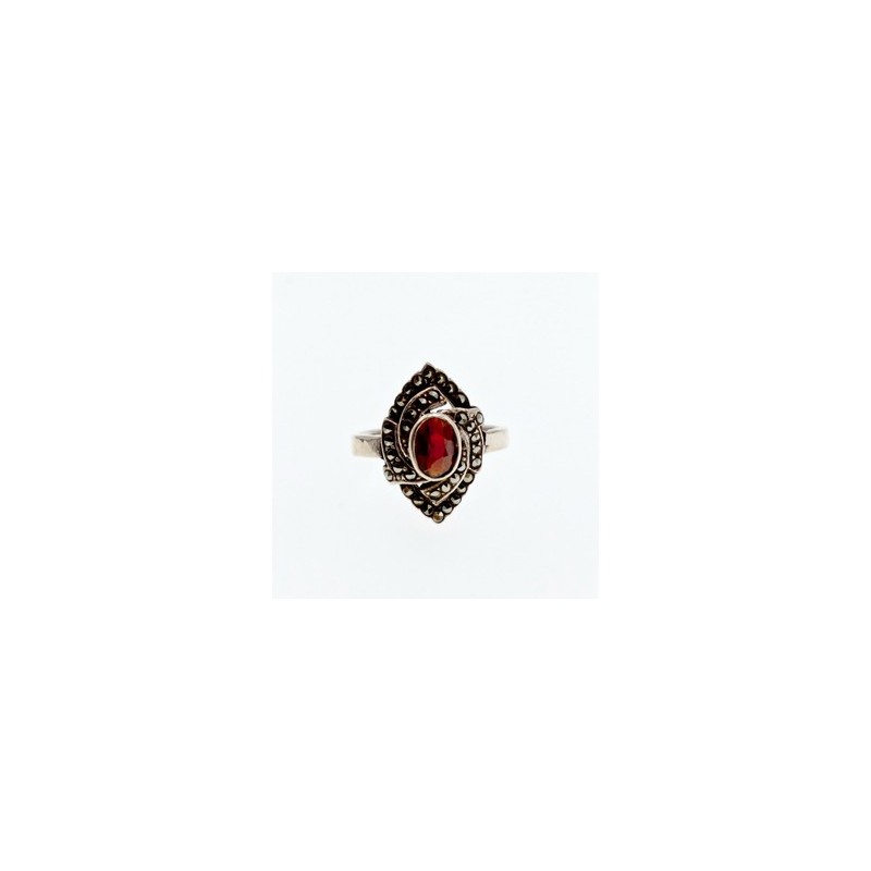 925 Sterling Silver Garnet & Marcasites Ring Size 7