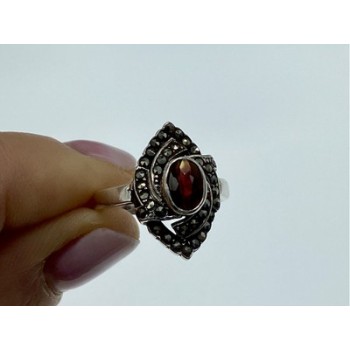 925 Sterling Silver Garnet & Marcasites Ring Size 7