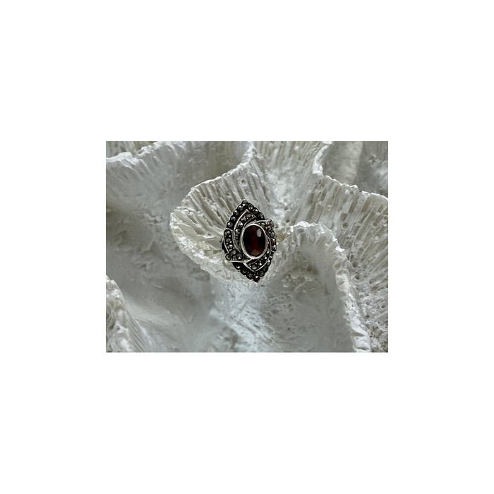925 Sterling Silver Garnet & Marcasites Ring Size 7