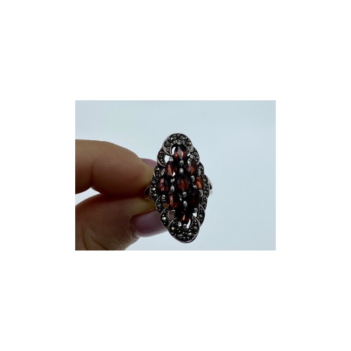 Vintage 925 Sterling Silver Garnet & Marcasites Ring Size 6.5