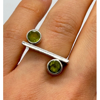 925 Sterling Silver Peridot Ring Size 5.5