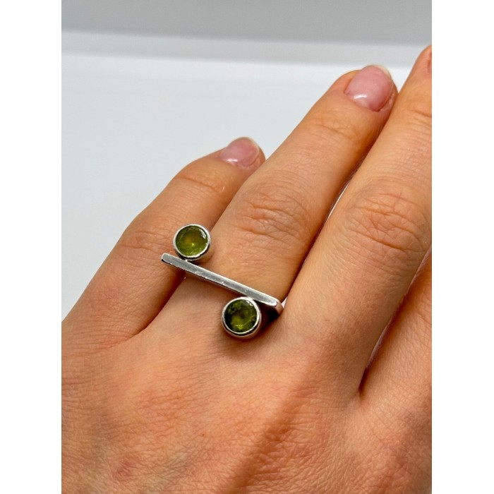 925 Sterling Silver Peridot Ring Size 5.5