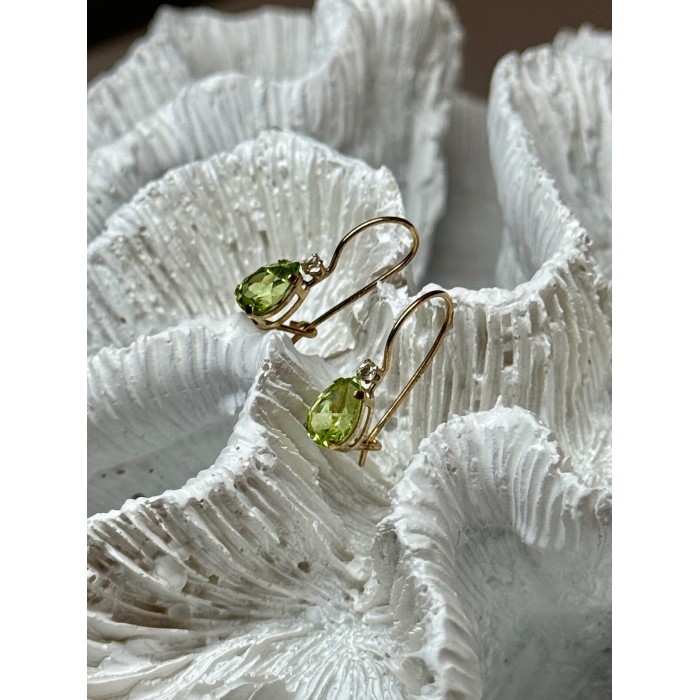 10K YELLOW GOLD PERIDOT & DIAMOND EARRINGS LENGHT 0.7 Inch