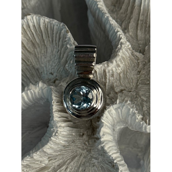 925 Sterling Silver Blue Topaz Pendant Length 1 Inch