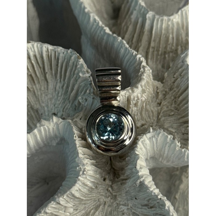 925 Sterling Silver Blue Topaz Pendant Length 1 Inch