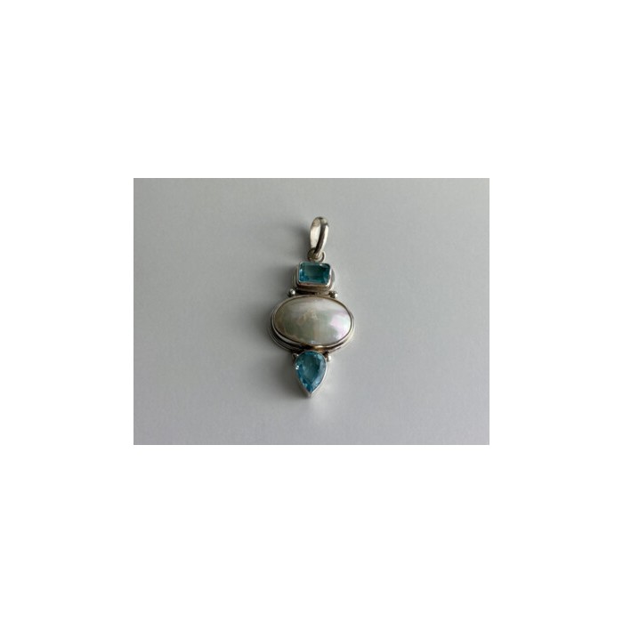 925 STERLING SILVER MOTHER OF PEARL & TOPAZ PENDANT