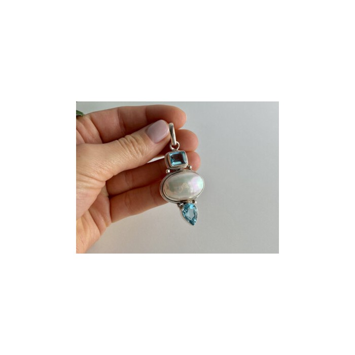 925 STERLING SILVER MOTHER OF PEARL & TOPAZ PENDANT