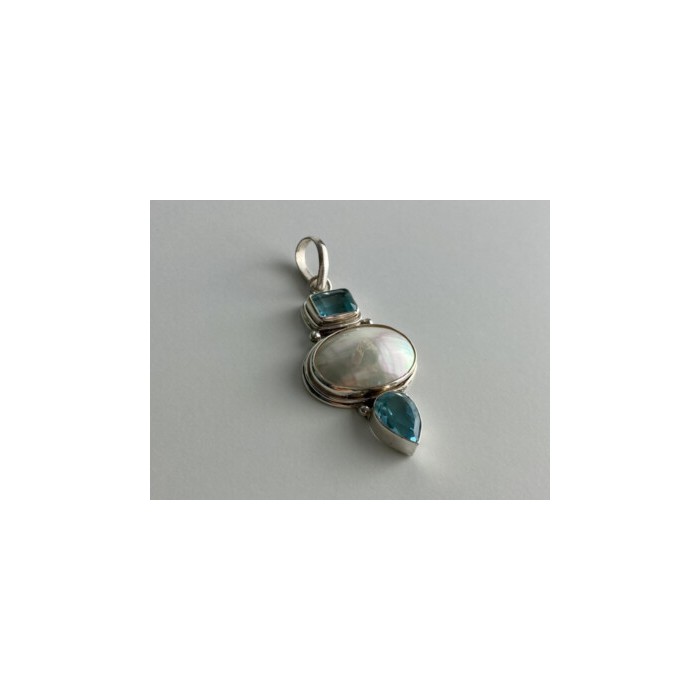 925 STERLING SILVER MOTHER OF PEARL & TOPAZ PENDANT