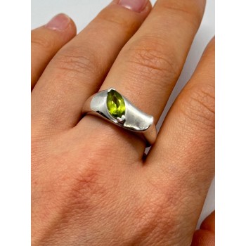 925 Sterling Silver Peridot Ring Size 8