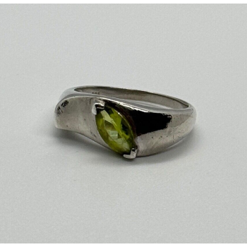 925 Sterling Silver Peridot Ring Size 8