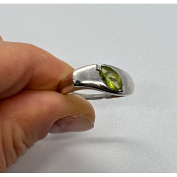 925 Sterling Silver Peridot Ring Size 8