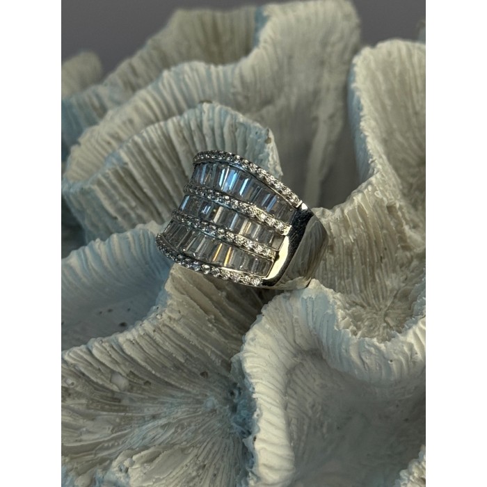 Elegant Design 925 Sterling Silver Cz Ring Size 9