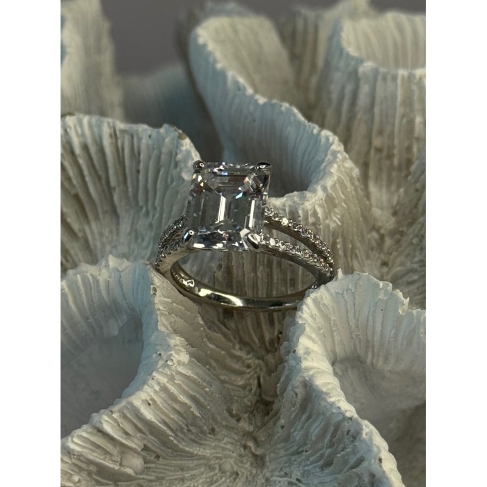 Beautiful 925 Sterling Silver Cz Ring Size 7