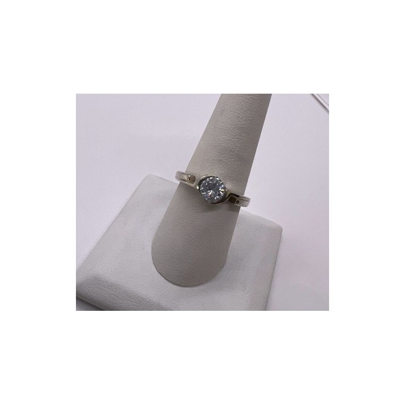 925 Sterling Silver CZ Ring Size 8.5