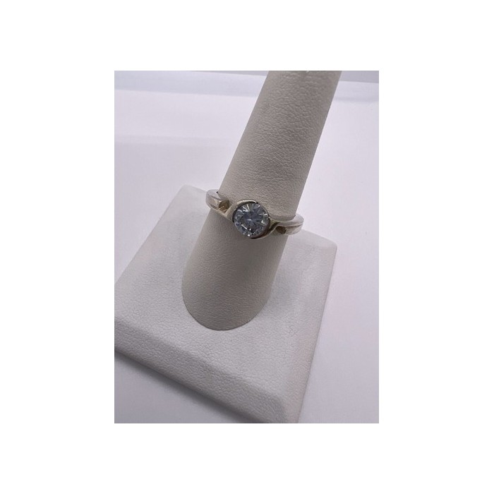925 Sterling Silver CZ Ring Size 8.5