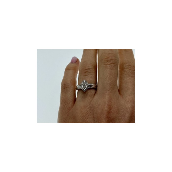 925 Sterling Silver White Sapphires Ring Size 7