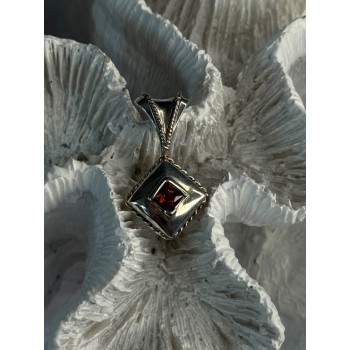 Vintage 925 Sterling Silver Garnet Pendant Length 1.10 Inch
