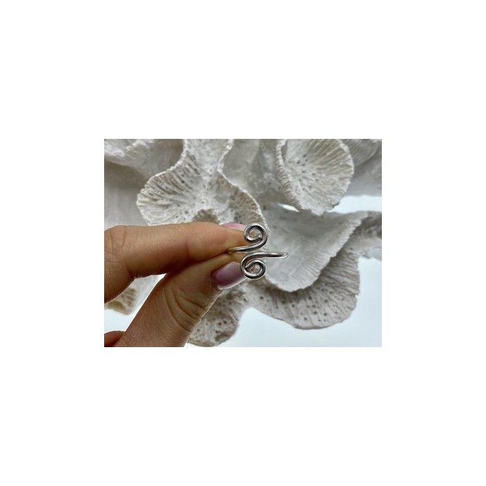 925 Sterling Silver Ring Size 6.5 (adjustable)