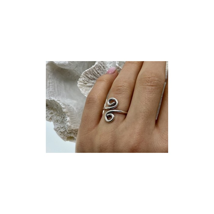 925 Sterling Silver Ring Size 6.5 (adjustable)