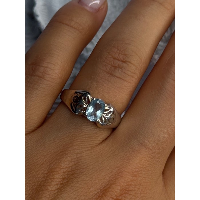 925 Sterling Silver Blue Topaz Ring Size 8