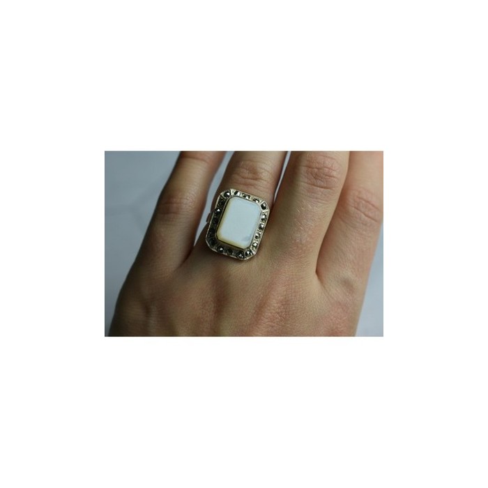 925 Sterling Silver Mother Of Pearl & Marcasites Ring Size 6.5