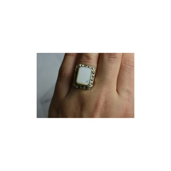 925 Sterling Silver Mother Of Pearl & Marcasites Ring Size 6.5