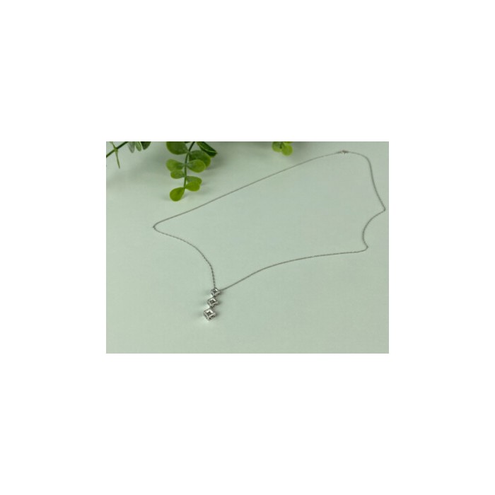 10K WHITE GOLD DIAMONDS CHAIN WITH PENDANT