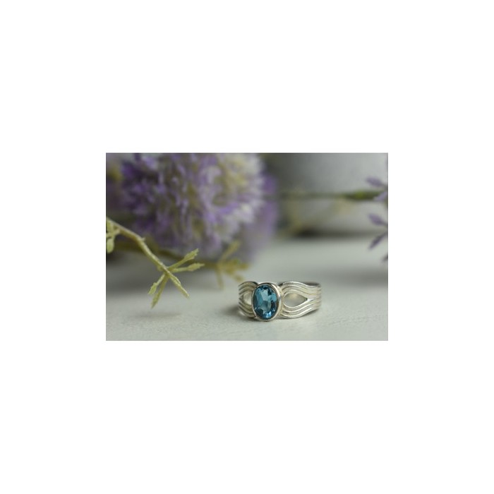 925 Sterling Silver Blue Spinel Ring Size 7