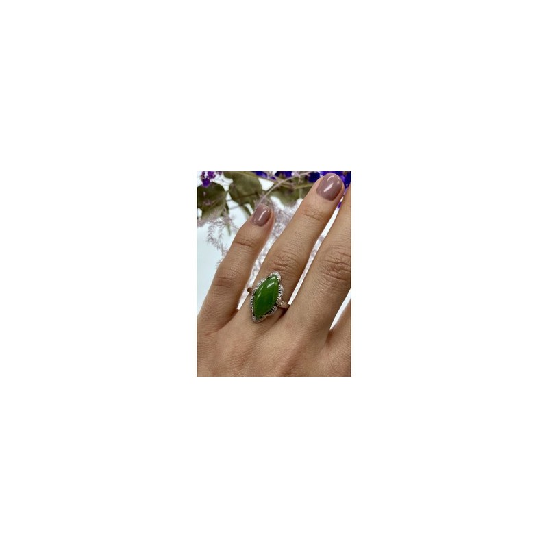 925 Sterling Silver Green Nephrite ( Jade ) Ring Size 7