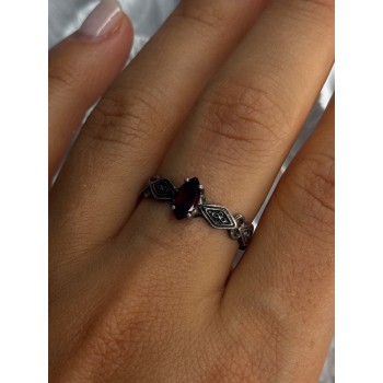 925 Sterling Silver Garnet Ring Size 9.5