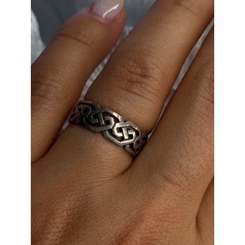 Elegant 925 Sterling Silver Ring Size 7