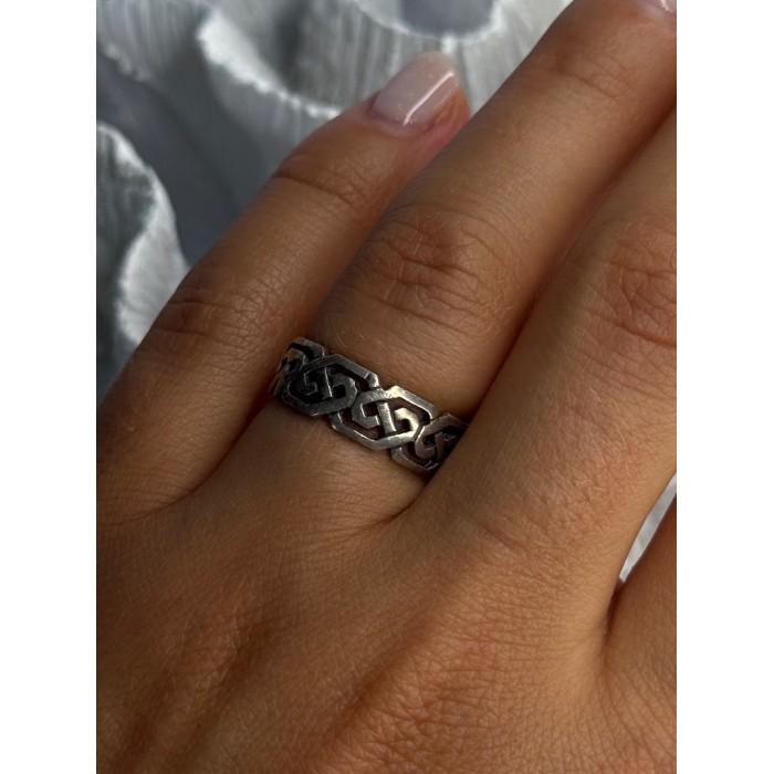 Elegant 925 Sterling Silver Ring Size 7