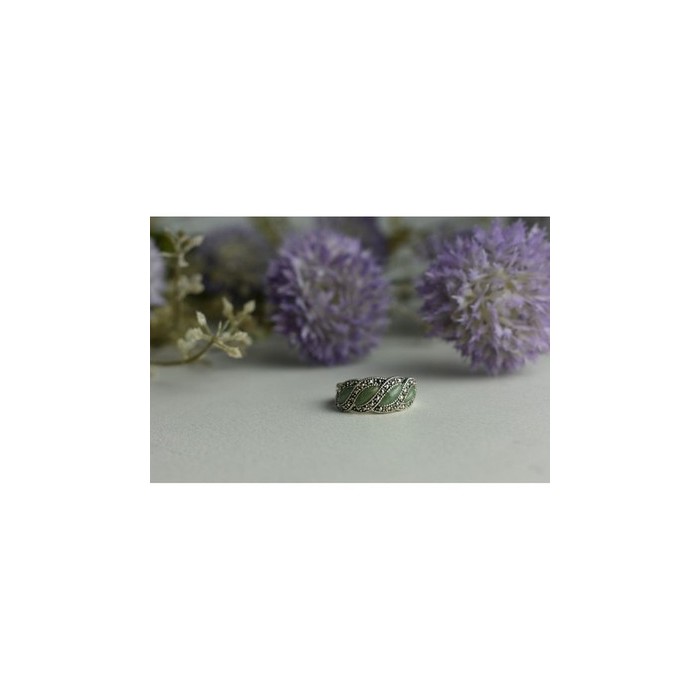 925 Sterling Silver Green Nephrite ( Jade ) & Marcasites Ring Size 8.5