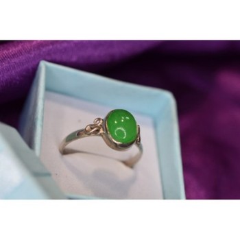 925 Sterling Silver Green Nephrite ( Jade ) Ring Size 8.5