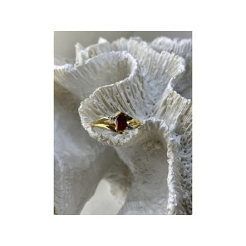 10K YELLOW GOLD RUBY & DIAMONDS RING SIZE 7