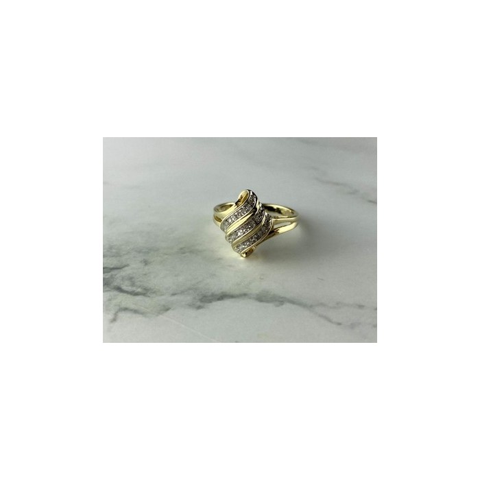 10K YELLOW GOLD DIAMONDS RING SIZE 11.125
