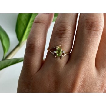 10K YELLOW GOLD PERIDOT & DIAMONDS RING SIZE 7