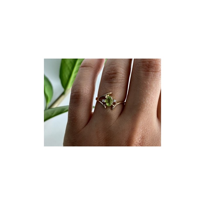 10K YELLOW GOLD PERIDOT & DIAMONDS RING SIZE 7