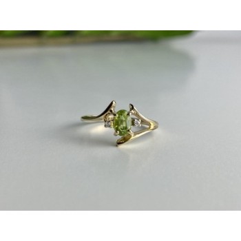 10K YELLOW GOLD PERIDOT & DIAMONDS RING SIZE 7