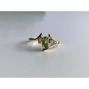 10K YELLOW GOLD PERIDOT & DIAMONDS RING SIZE 7
