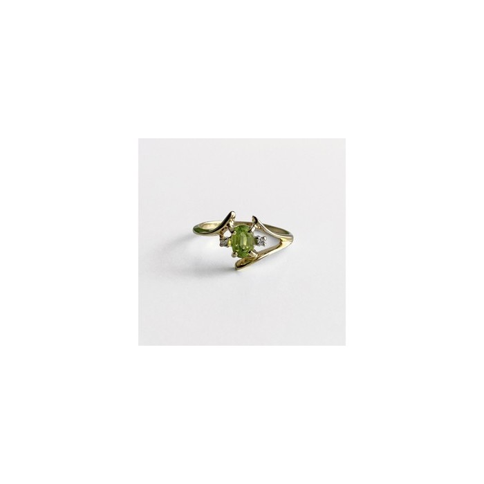 10K YELLOW GOLD PERIDOT & DIAMONDS RING SIZE 7