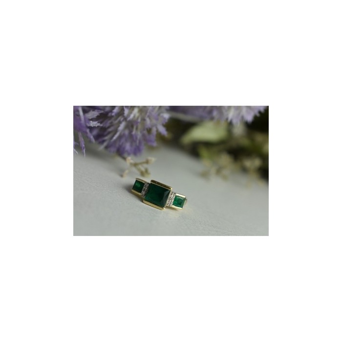 10K YELLOW GOLD EMERALD & DIAMONDS RING SIZE 5.5