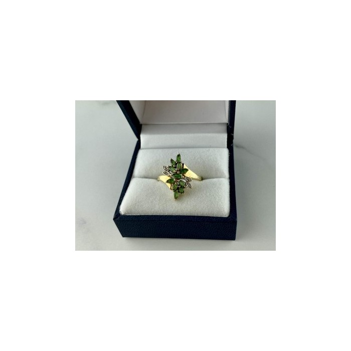 10K YELLOW GOLD  PERIDOT & DIAMONDS RING SIZE 8