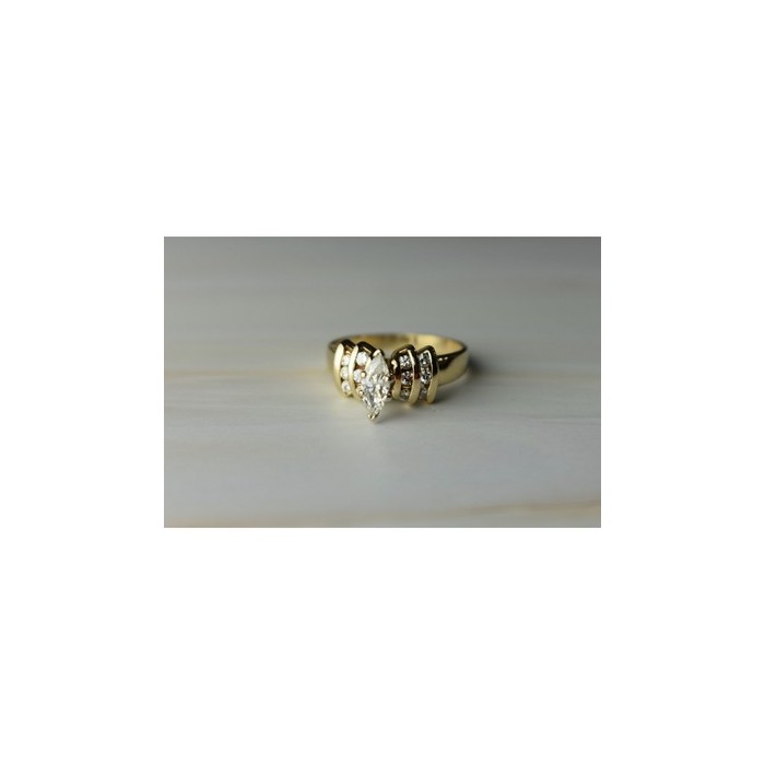 14K YELLOW GOLD DIAMONDS RING SIZE 10.5
