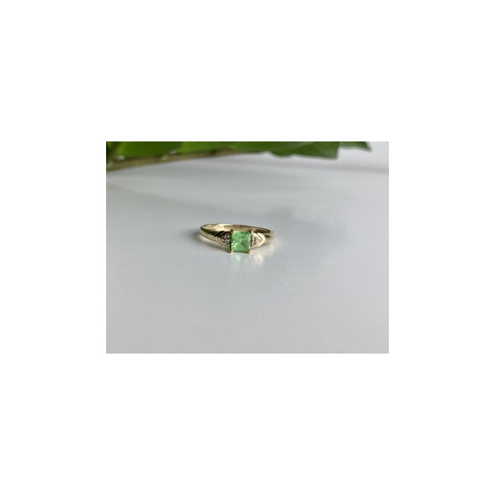 10K YELLOW GOLD TSAVORITE & DIAMONDS RING SIZE 6.25