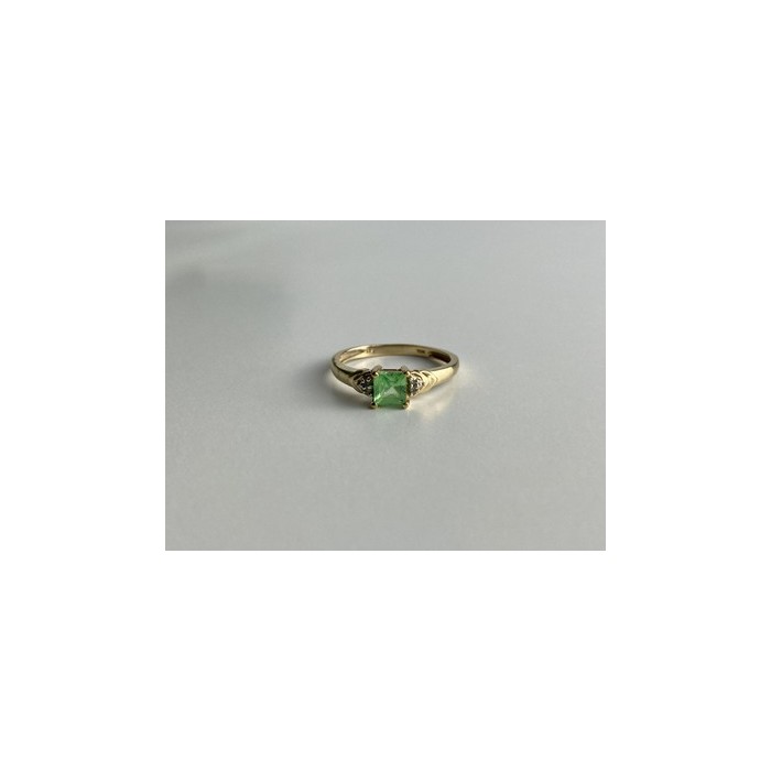 10K YELLOW GOLD TSAVORITE & DIAMONDS RING SIZE 6.25